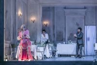 Am 3. und 22. November 2019 leiht Publikumsliebling Yoonki Baek in Verdis »La Traviata« Alfredo Germont Gestalt und Stimme