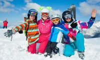 AOK empfiehlt eine gute Vorbereitung für den Ski-Urlaub: Verletzungen vorbeugen und Rücktransport und Pistenrettung für den Notfall absichern