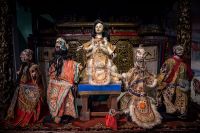 Ferne Welten – weite Träume – Chinesische Theaterfiguren und die Malerei von Haiying Xu